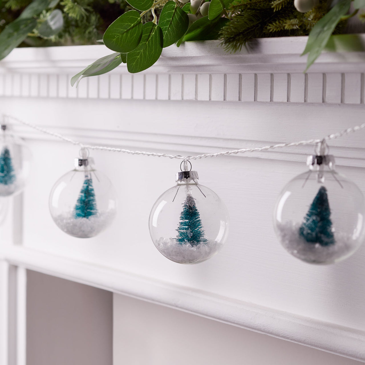 LL21089_Snowy-Globe-Christmas-Tree-Fairy-Lights-Mantel-Off.jpg