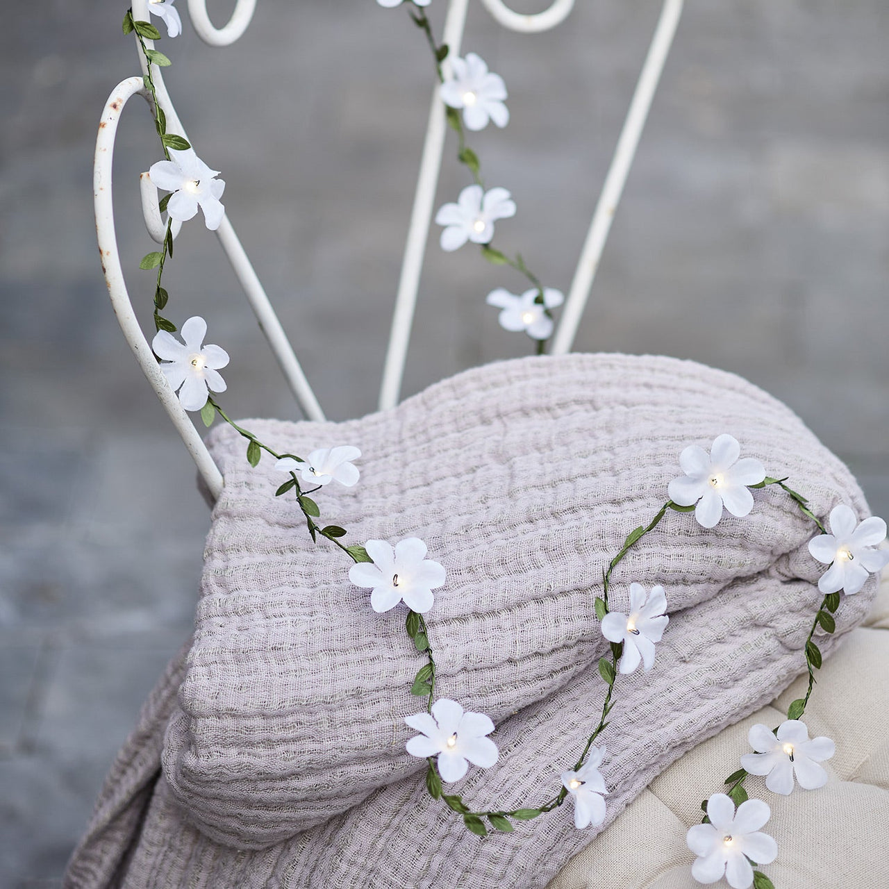 20 White Flower Fairy Light Garland