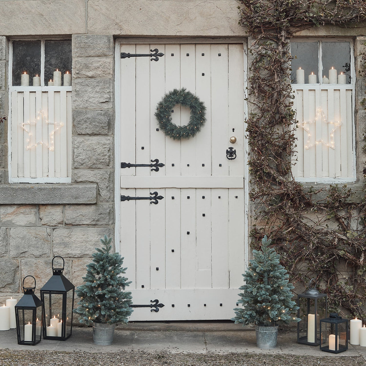 90cm Pre Lit Outdoor Potted Christmas Tree
