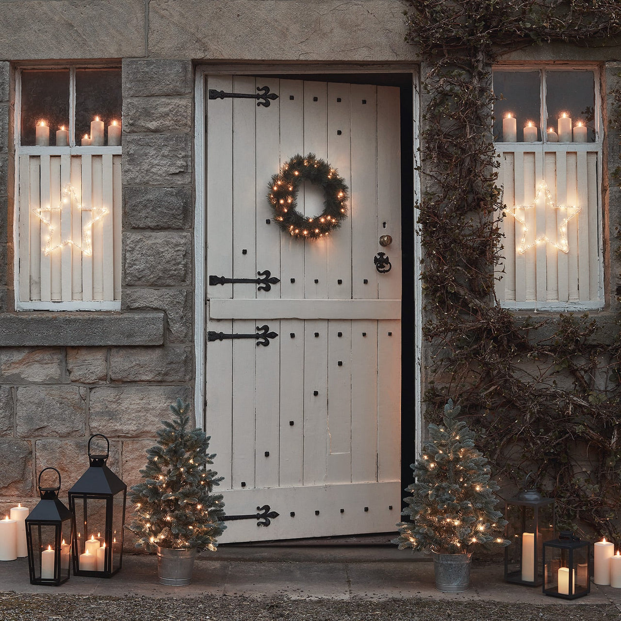 90cm Pre Lit Outdoor Potted Christmas Tree