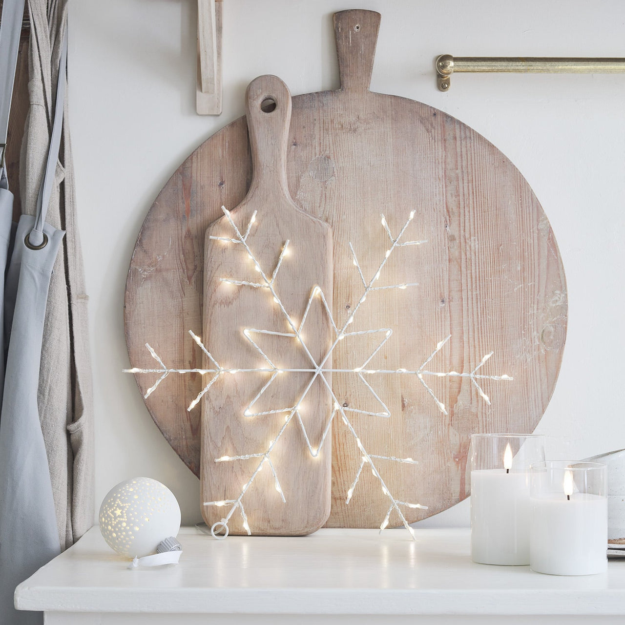 LL22059_Osby-Snowflake-Christmas-Window-Light-Kitchen.jpg
