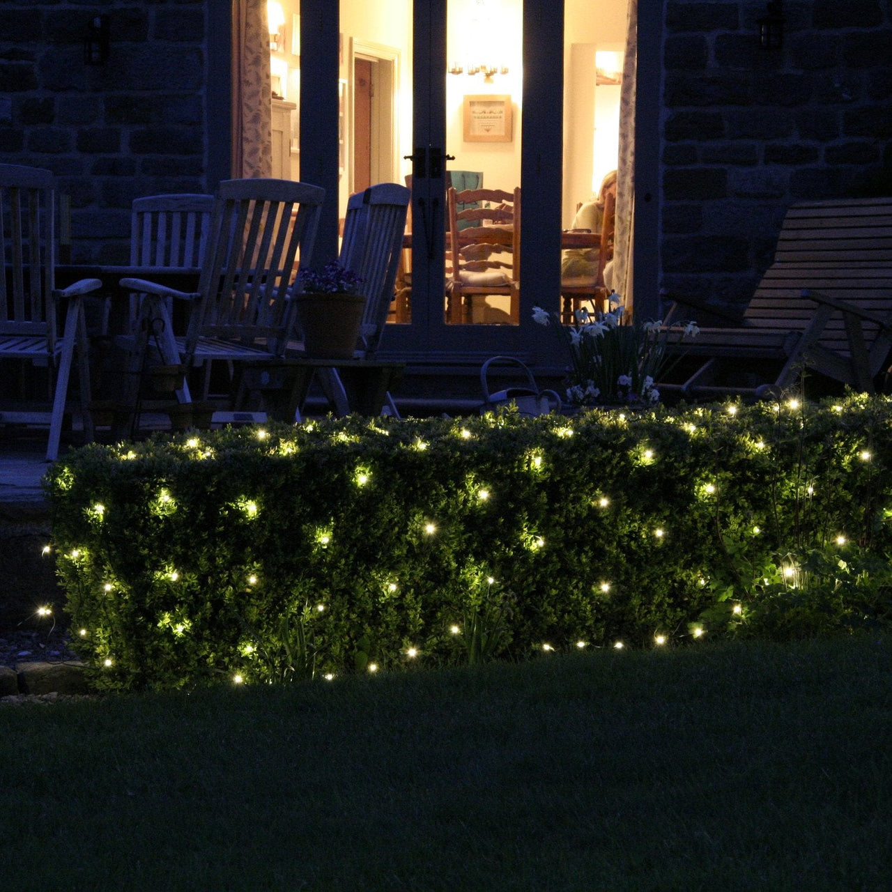ML140YWG_Warm-White-LED-Net-Light_P7_e1afae0c-73f4-4375-9dbf-dba8a1db08ed.jpg
