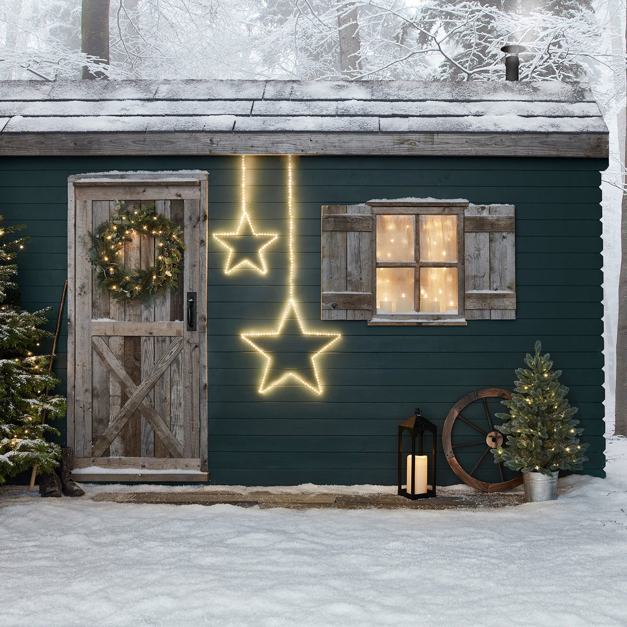 Outdoor-Christmas-LED-Hanging-Star-Lights-Cabin_1.jpg