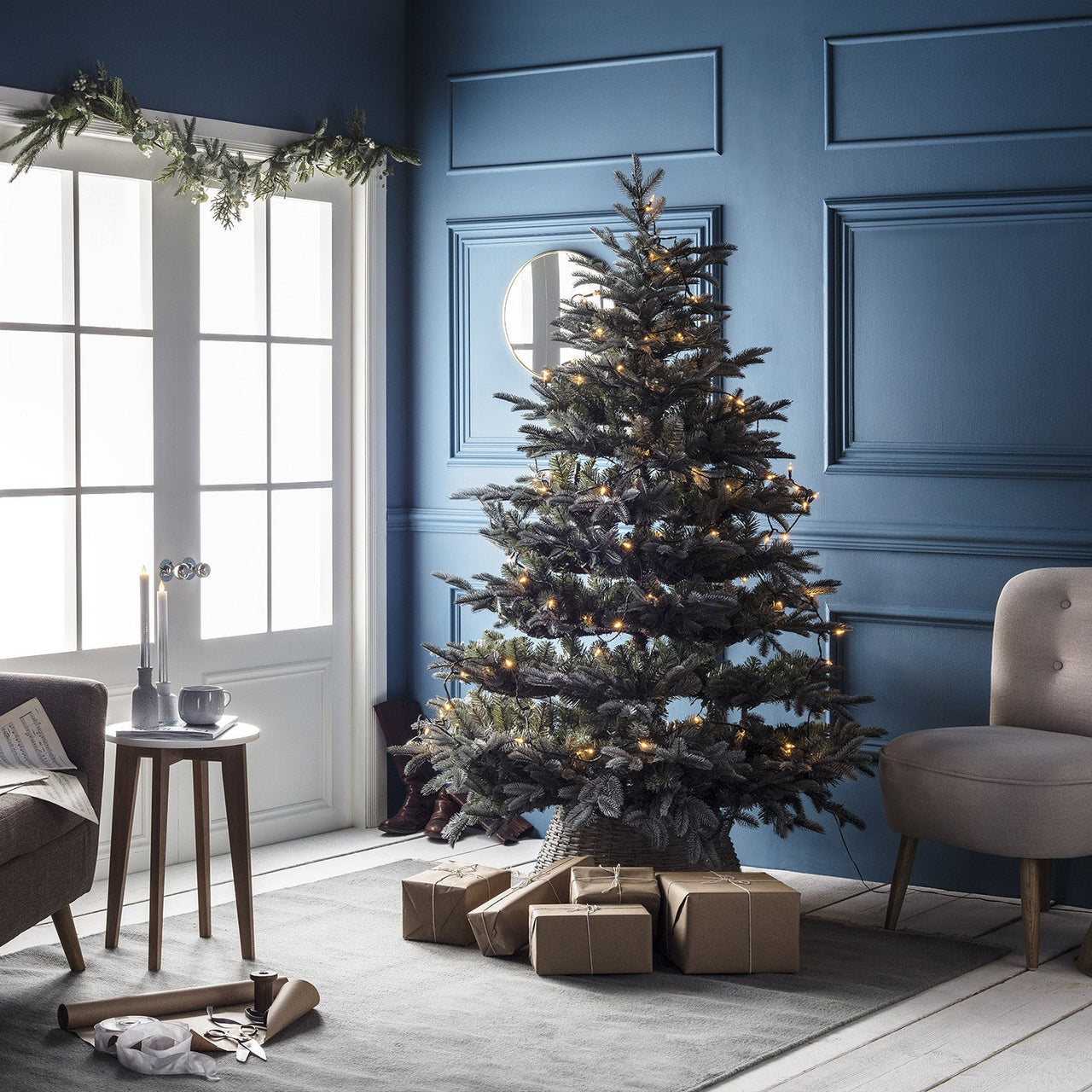 PL18035_20_100-Warm-White-Traditional-Christmas-LED-Tree-Lights-Lifestyle_P5.jpg