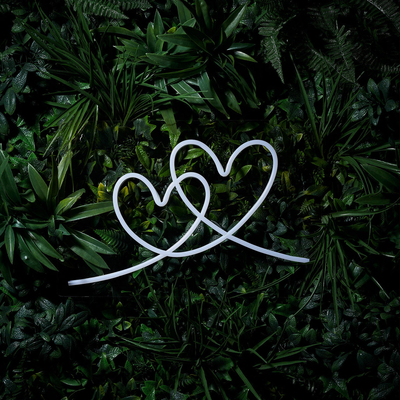 PL22002_Warm-White-Heart-Neon-Wall-Light-Unlit.jpg