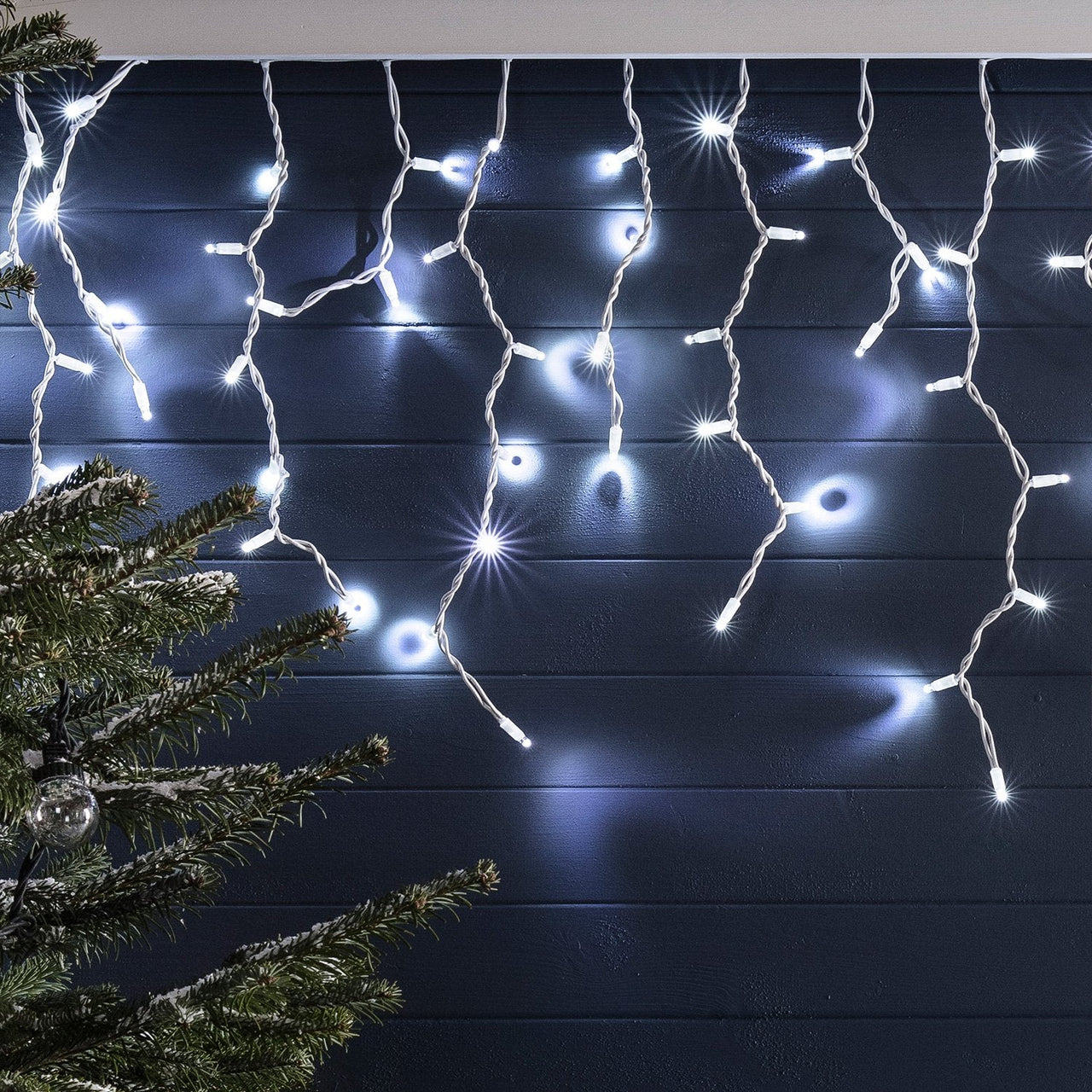 PR100WW_White-LED-Connectable-Icicle-Lights-Christmas-Close_P1_740004b8-061b-45af-a295-0d5cf5fa61fc.jpg