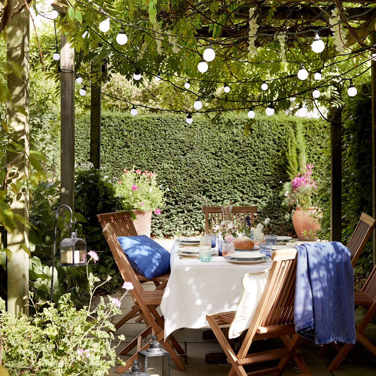 PR10WG_white-festoon-light-canopy-alfresco-dining_P2_29d1a566-d77d-4244-90b8-887cd3f5b6c6.jpg