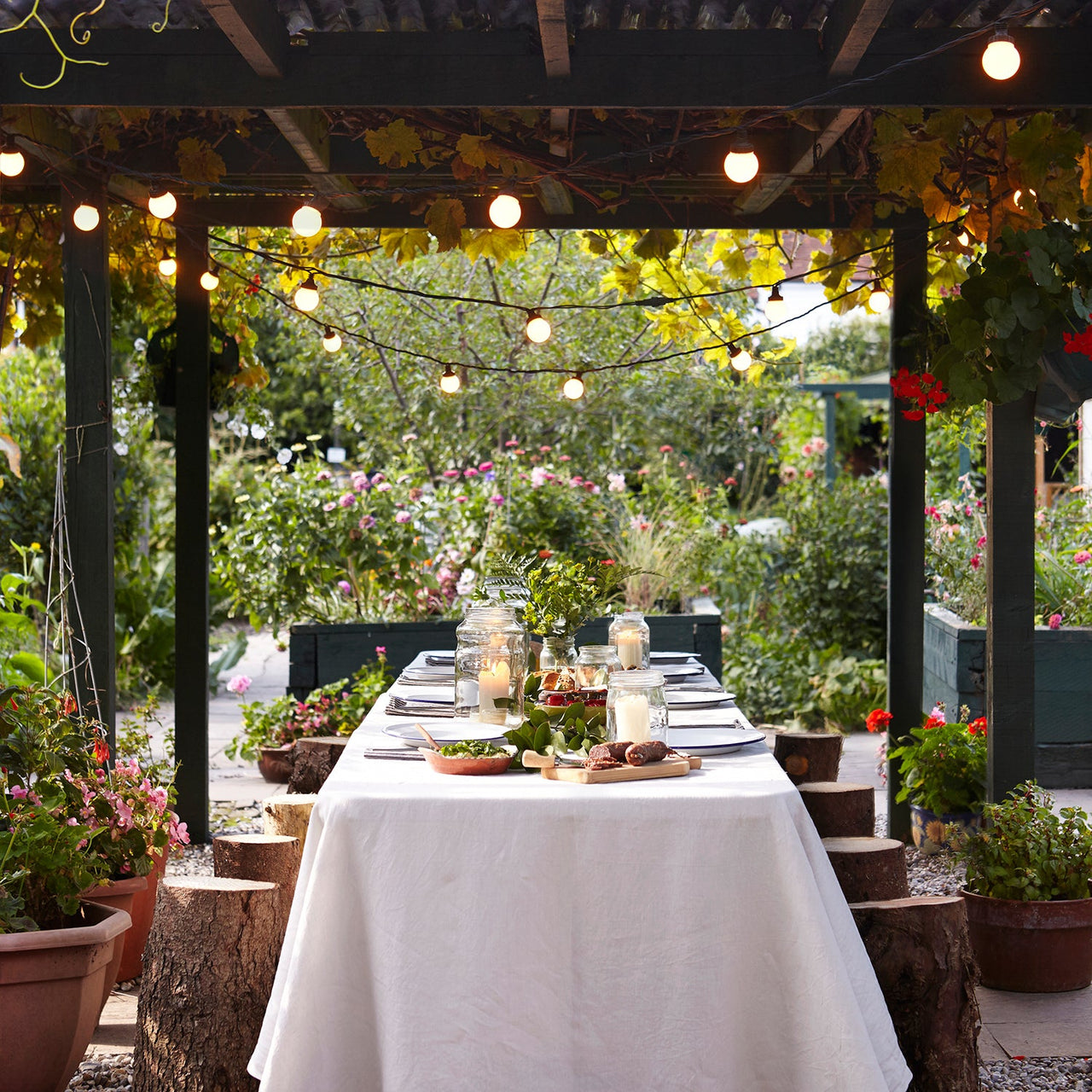PR10YWG_10-warm-white-festoon-lights-summer-dining-terrace-party_P4_b1bd05f1-ee5e-4925-ae9b-bcb99a4cee02.jpg