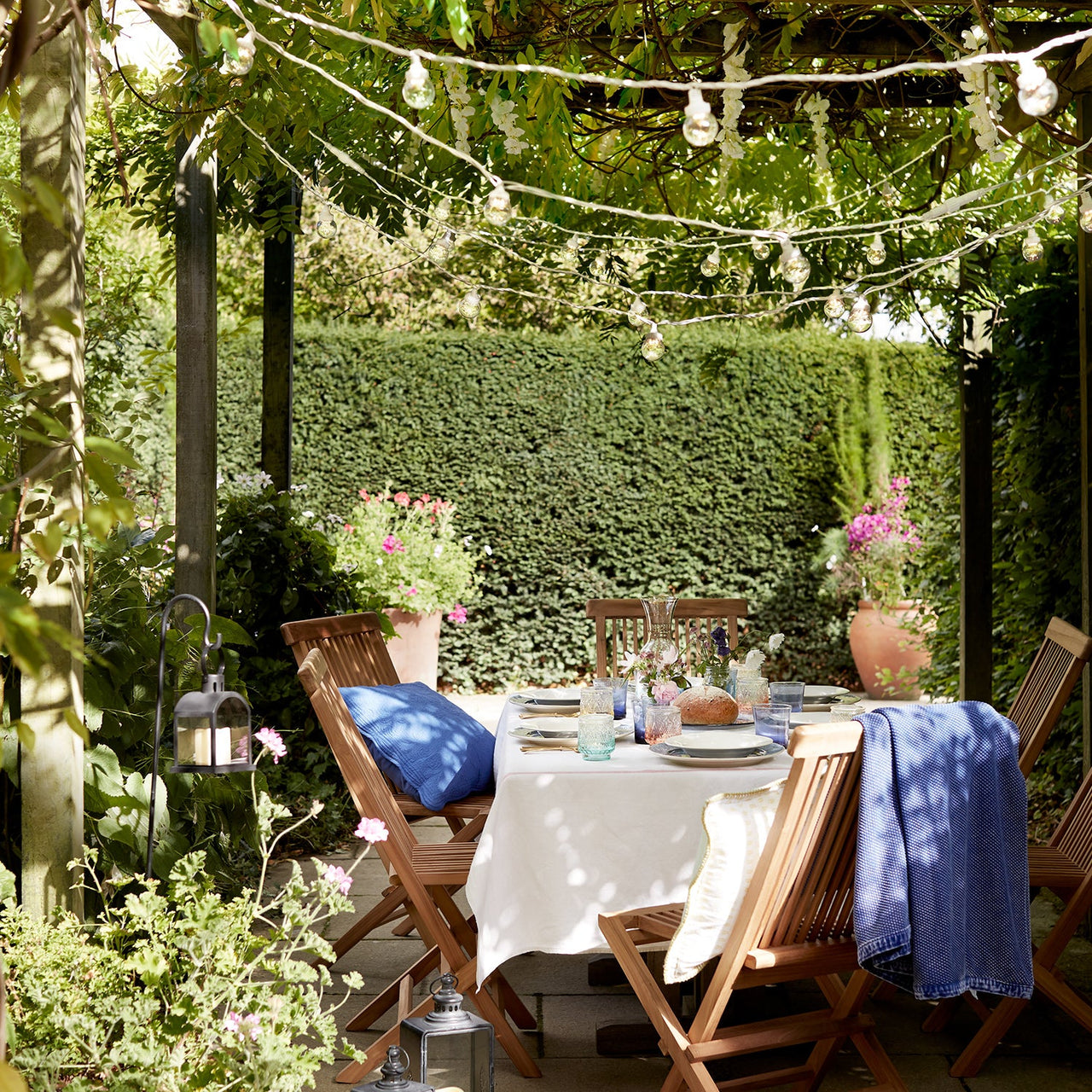 PR10YWWC_Warm-White-Festoon-Light-Canopy-White-Cable-Alfresco-Garden-Table_P2_2326729a-bdc6-4bb1-aaf5-8dcdeebb8f74.jpg