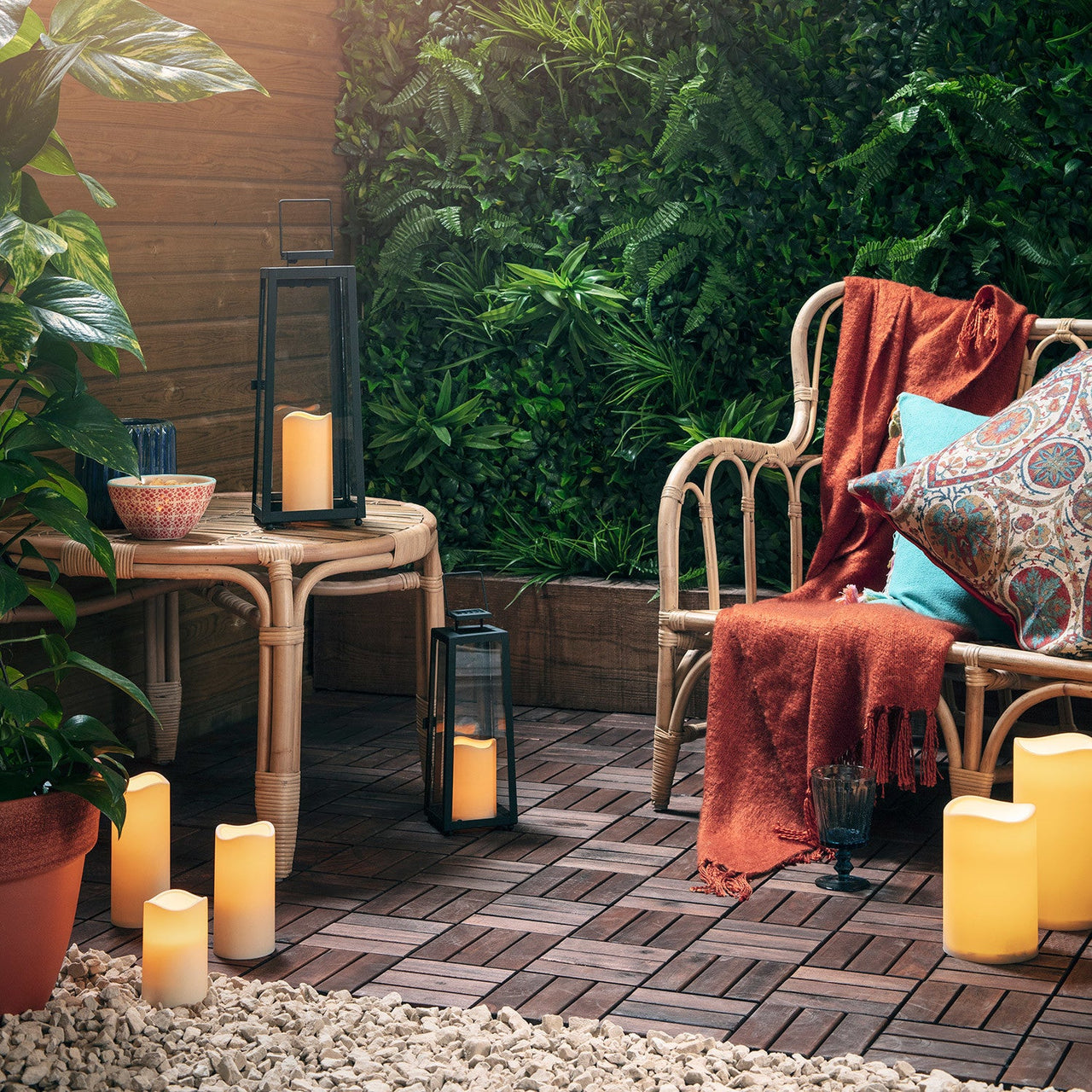 SL17003_Regular-Yarra-Outdoor-Black-Solar-Candle-Lantern-iberian-summer-Bench_P3.jpg