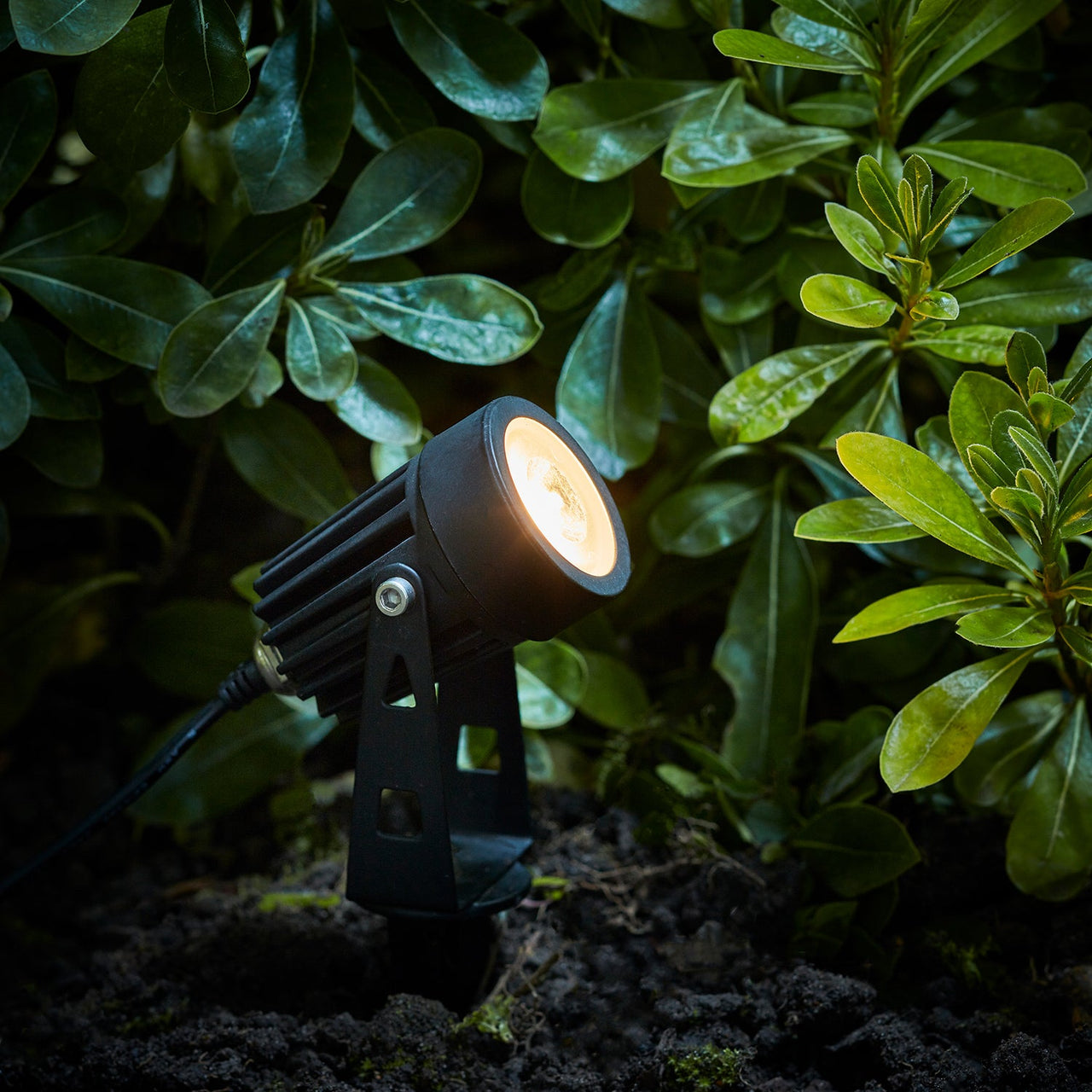 SL20012_4-spotlight-solar-powered-outdoor-p1.jpg