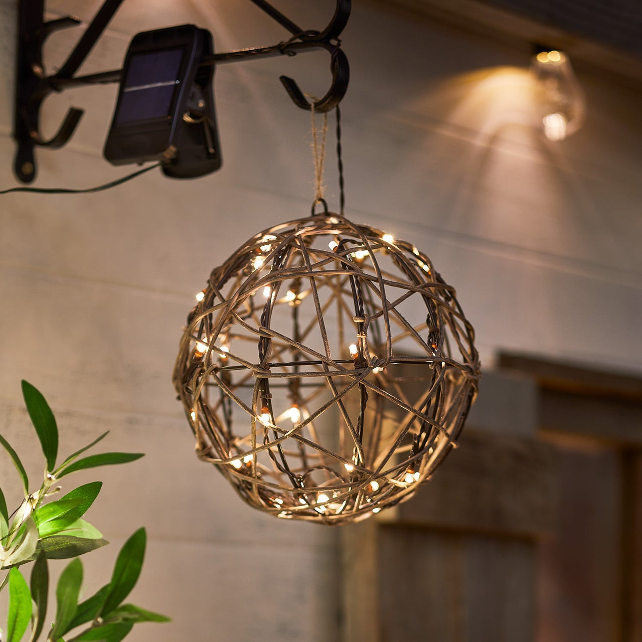 SL21004_Sphere-Rattan-Solar-Light-Illuminated-Solar-Panel.jpg