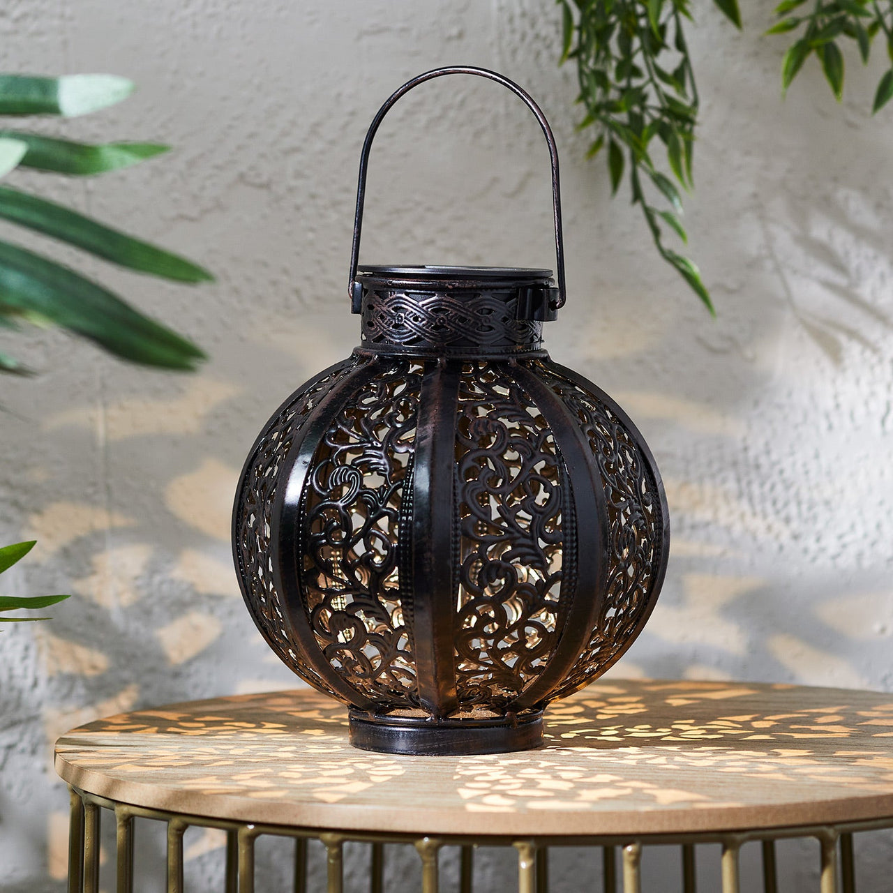 SL21006_Casablanca-Moroccan-Solar-Lantern-Illuminated-Patio-Day.jpg