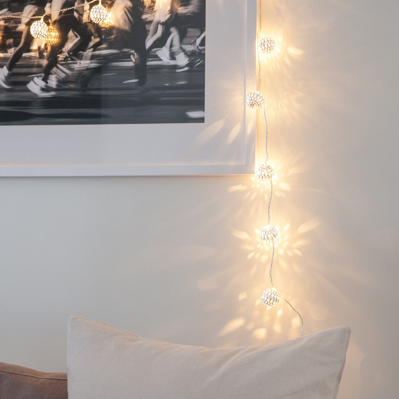 SLF-14072_Large-Silver-Moroccan-Fairy-Lights-Draped-Over-Photo-Frame_P2.jpg