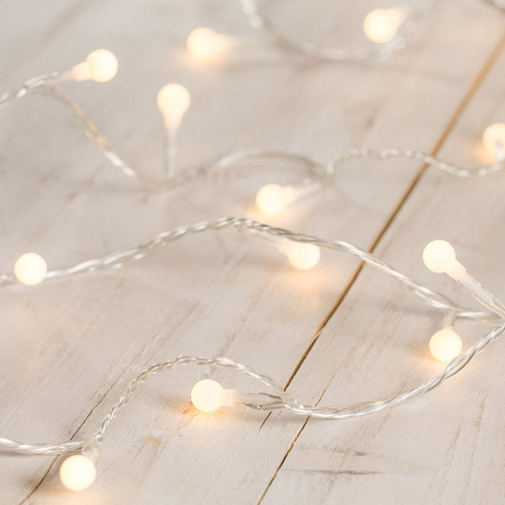 SLF-140902_warm-white-LED-berry-fairy-lights-close_P1.jpg