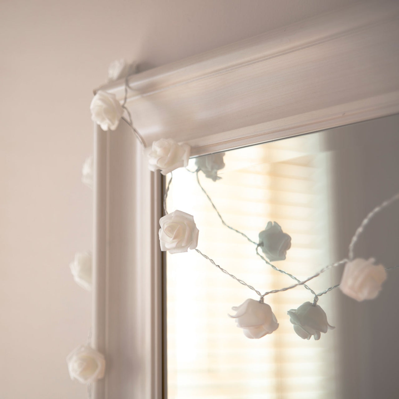 SLF-30-ROSE_Pretty-Warm-White-Rose-Fairy-Lights-For-Weddings_P2.jpg