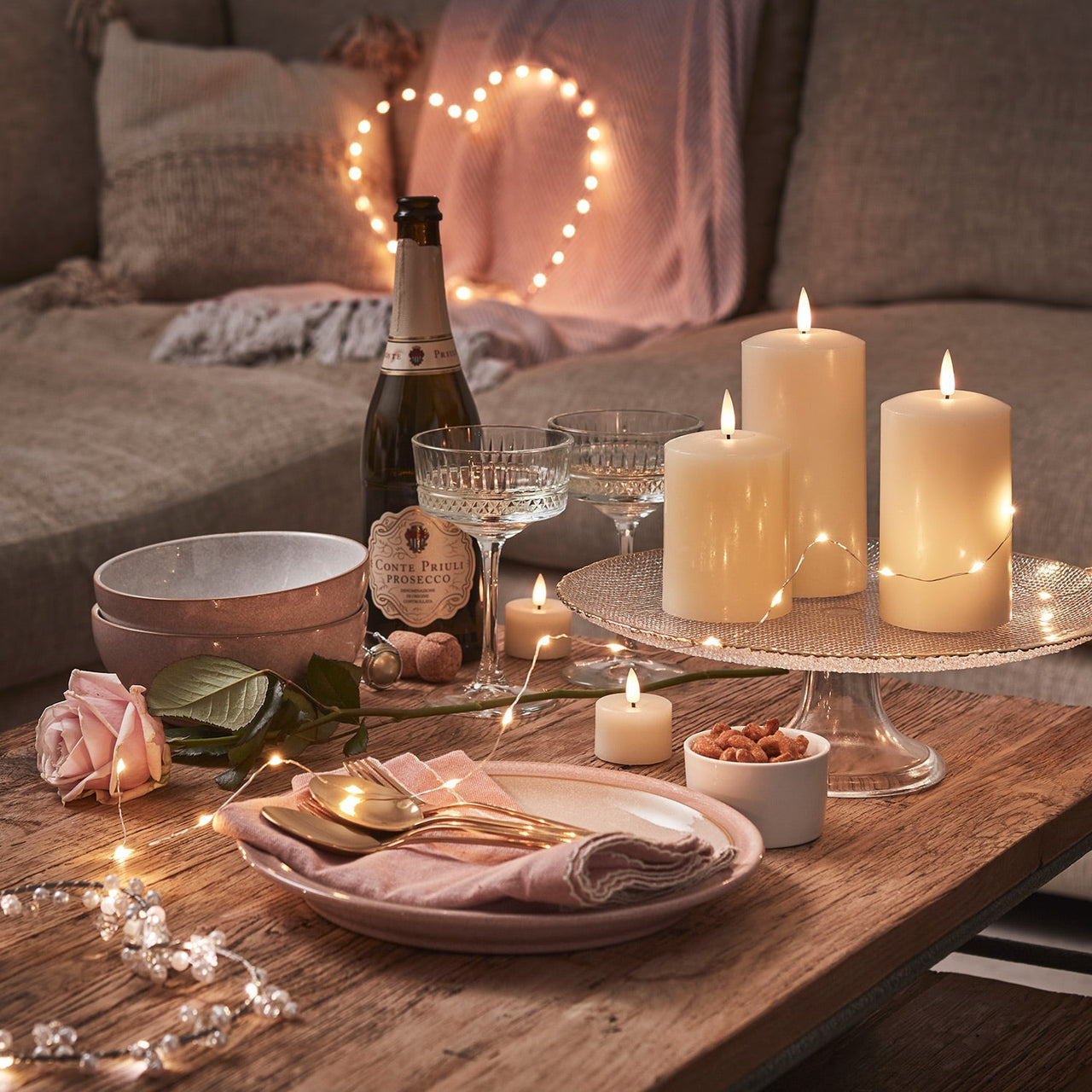Valentines-Day-Date-Night-Table_2000x2000_f295b59e-ea6c-483a-8d5c-a7653d8cbf86.jpg