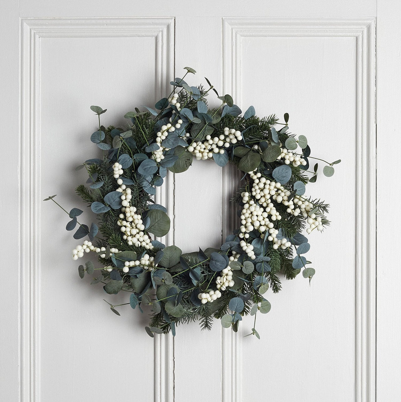WR2010_Eucalyptus-White-Berry-Christmas-Wreath-Indoor-Door_6b1b5fd7-9bd0-404f-9ad1-d41295520976.jpg