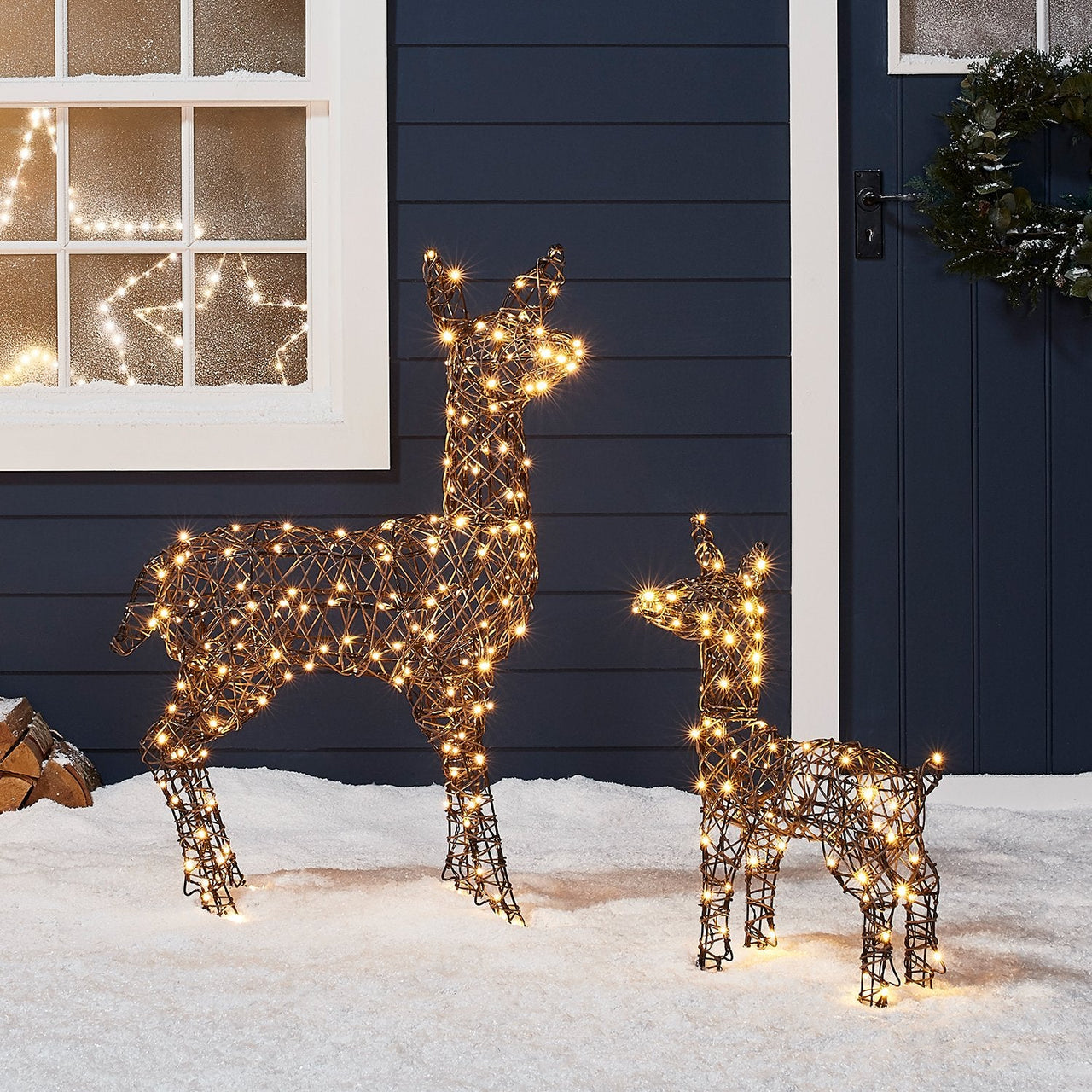 XX1903_Rattan-Doe-Reindeer-Christmas-Figure-Outdoor-Cabin-Duo.jpg