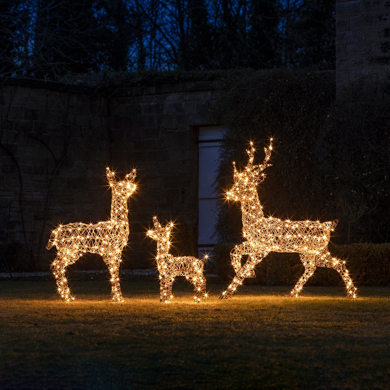XX1903_Rattan-Stag-Doe-Fawn-Reindeer-Christmas-Figures-Outdoor-Garden_P4.jpg
