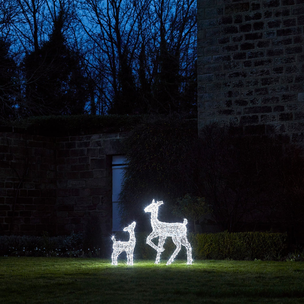 XX2002Doe_Fawn_1_Outdoor-Acrylic-Christmas-Figures-Light-Up-Reindeers-Doe-Fawn-Garden.jpg