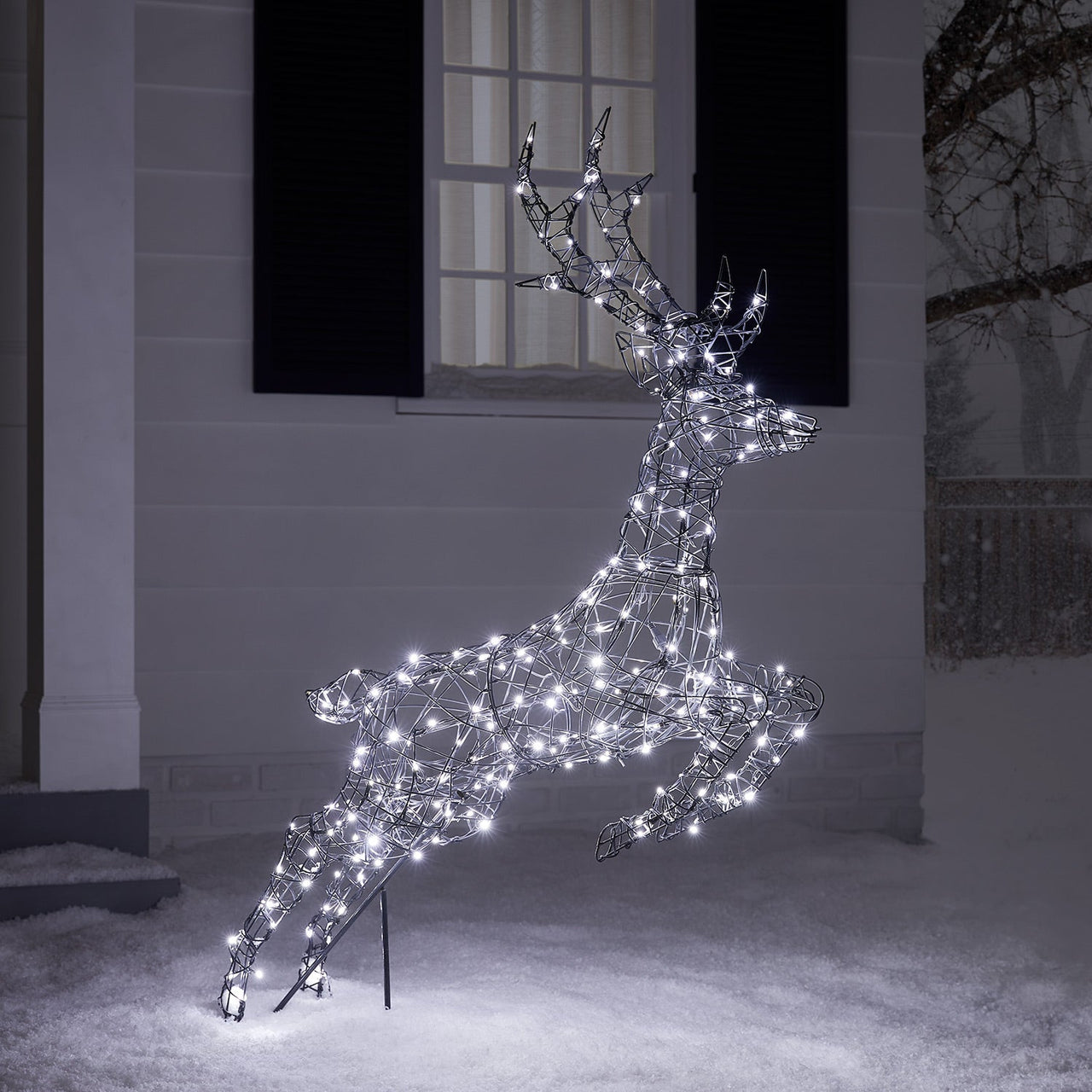 XX2102_Harlow-Rattan-Stag-Light-Up-Reindeer-White.jpg